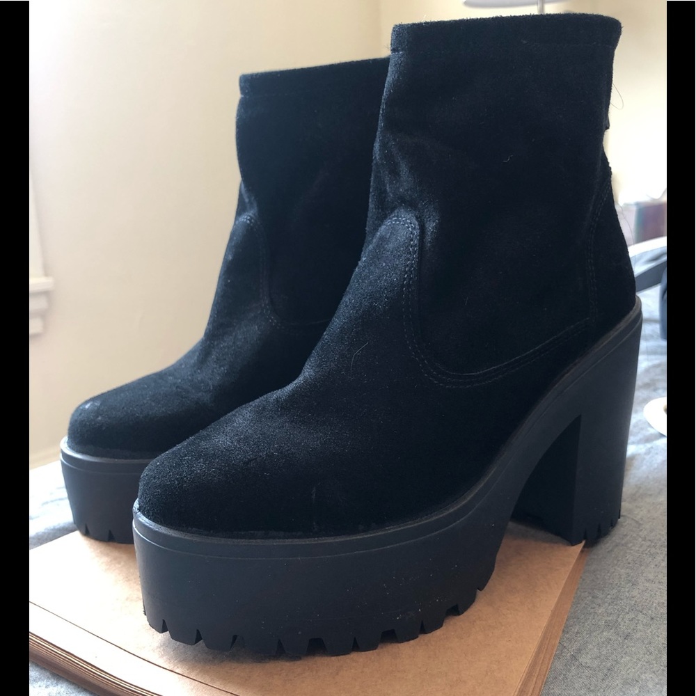 Like new black platform heeled boots